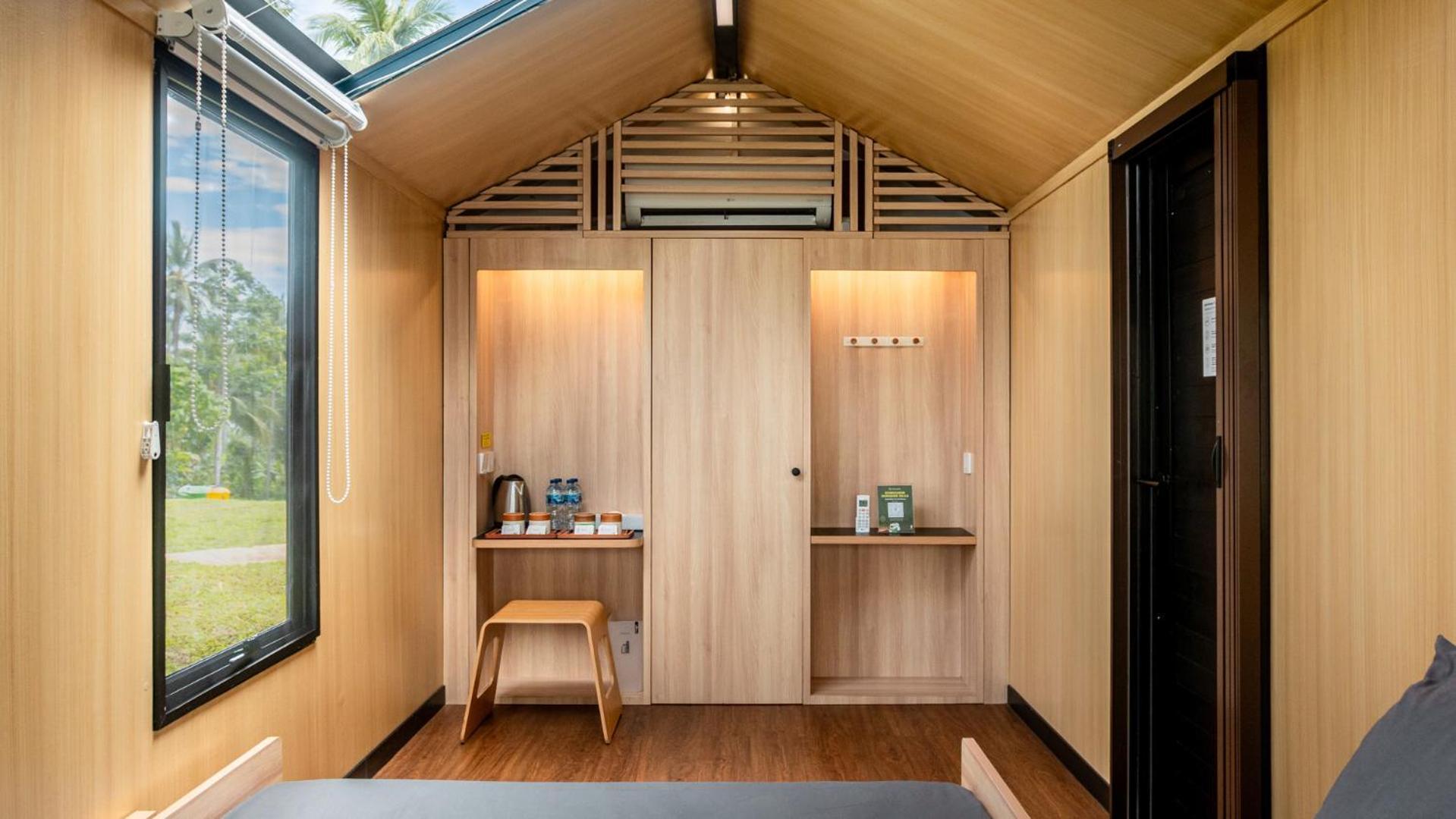 Resor Bobocabin Bunaken Hills,
