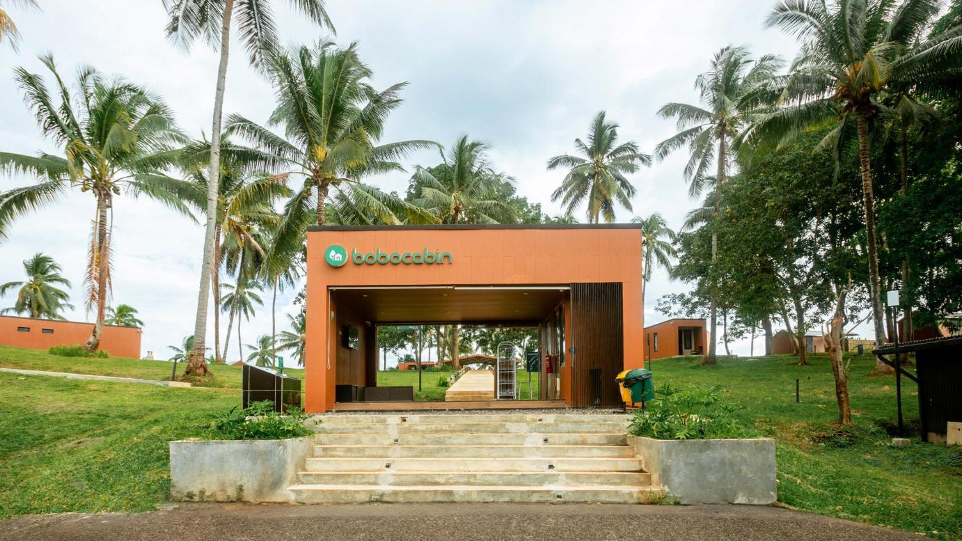 Resor Bobocabin Bunaken Hills,