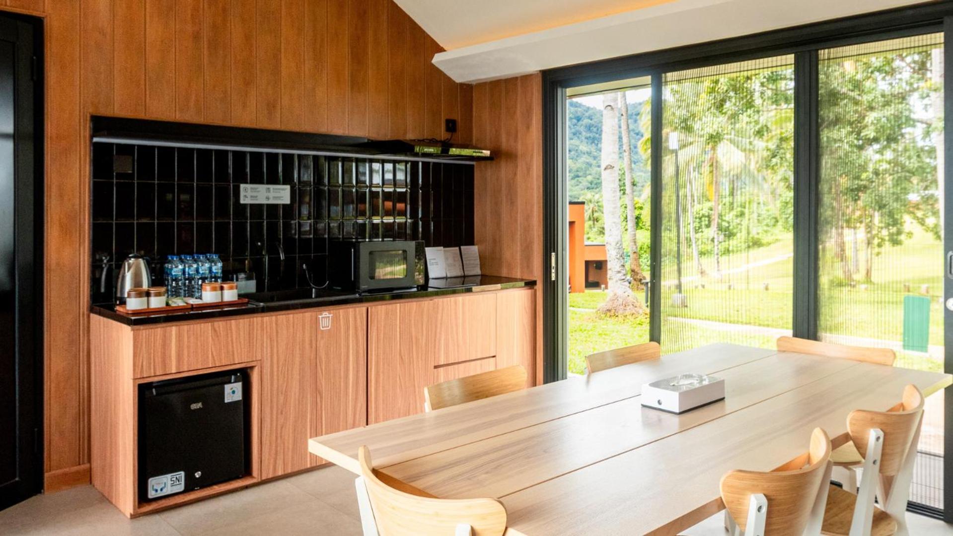 Bobocabin Bunaken Hills, Resor