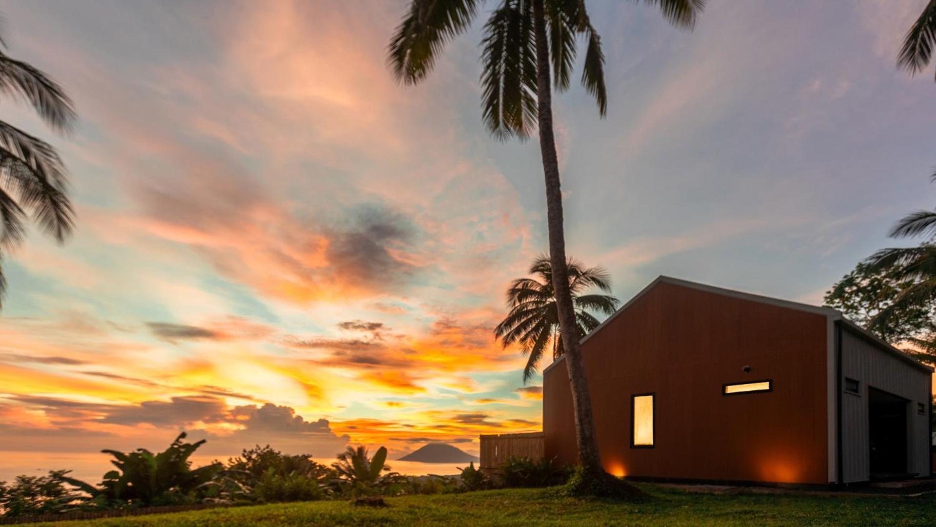 Resor Bobocabin Bunaken Hills,