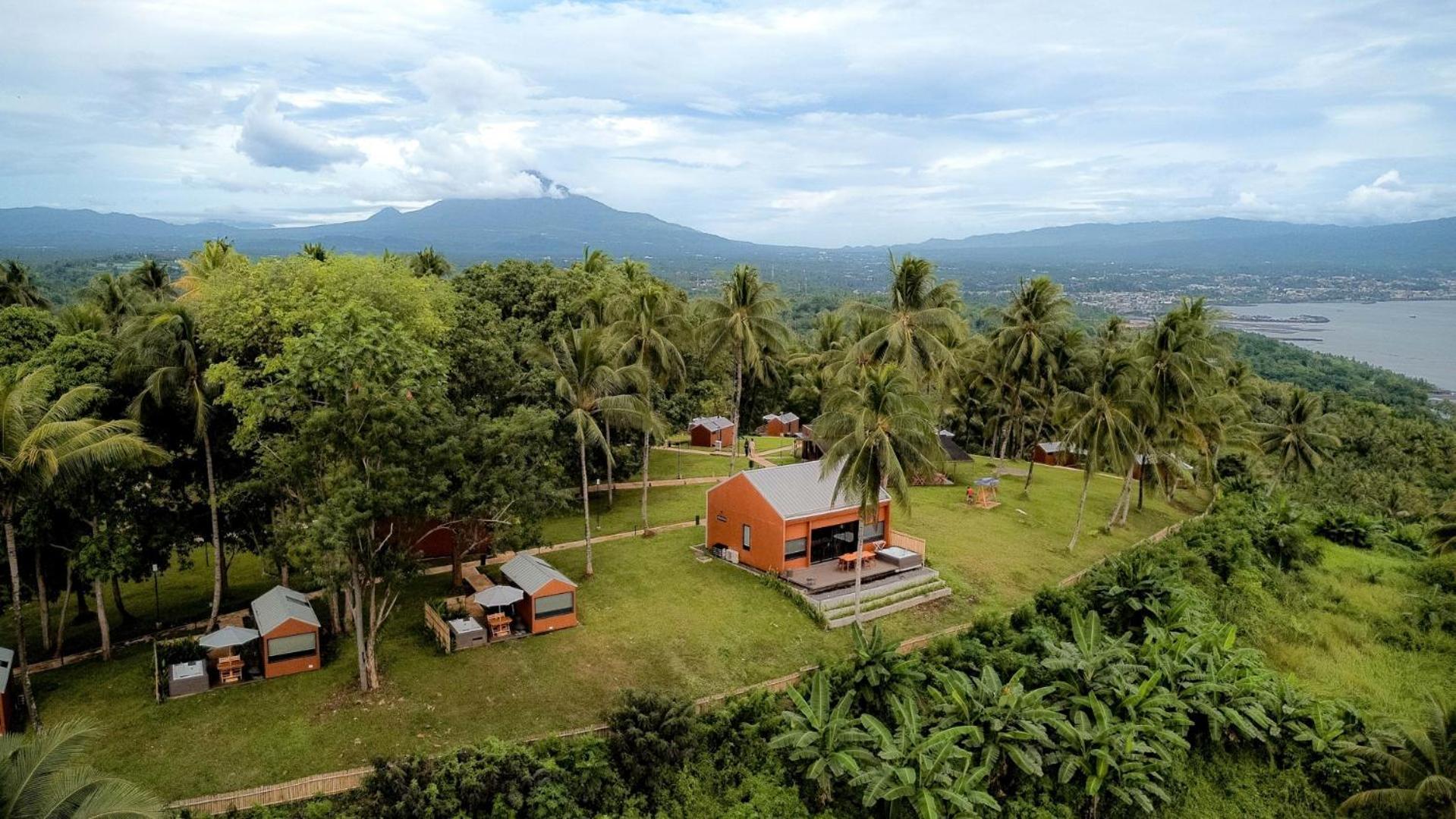 Resor Bobocabin Bunaken Hills, *