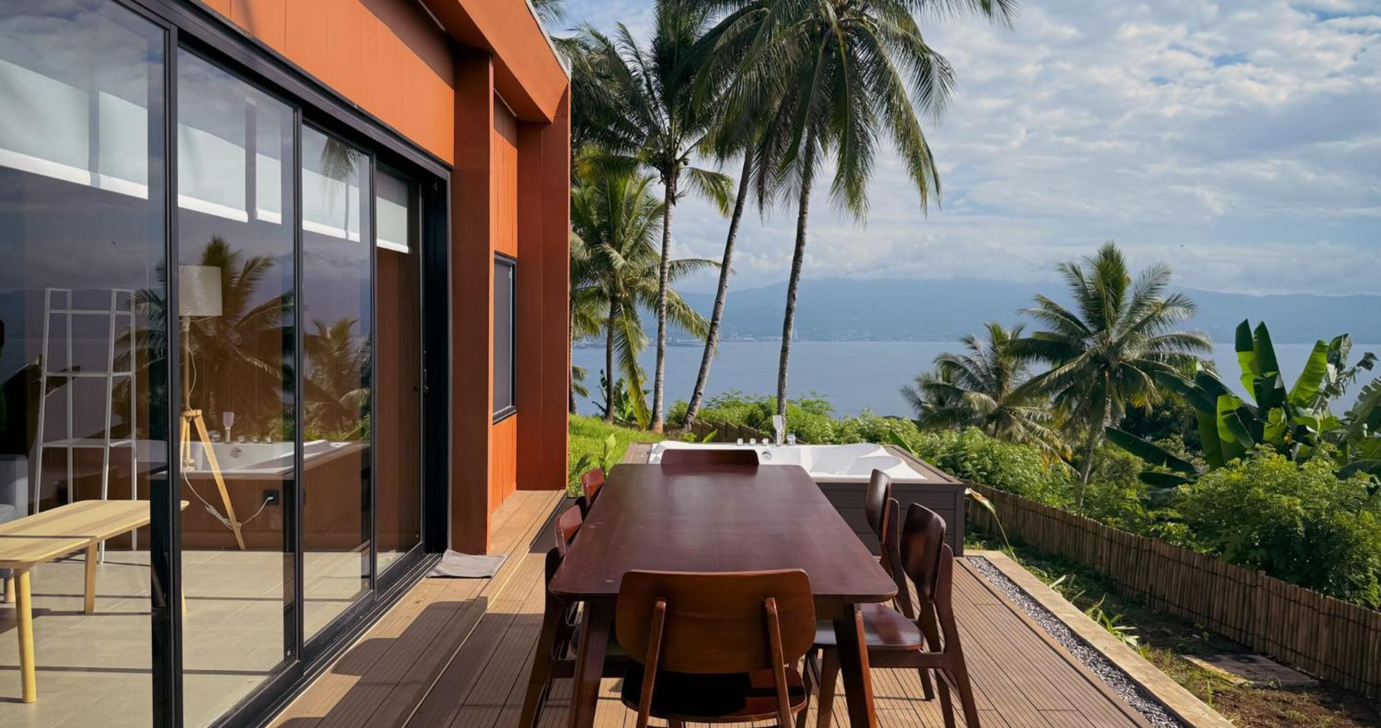 Bobocabin Bunaken Hills, Resor *